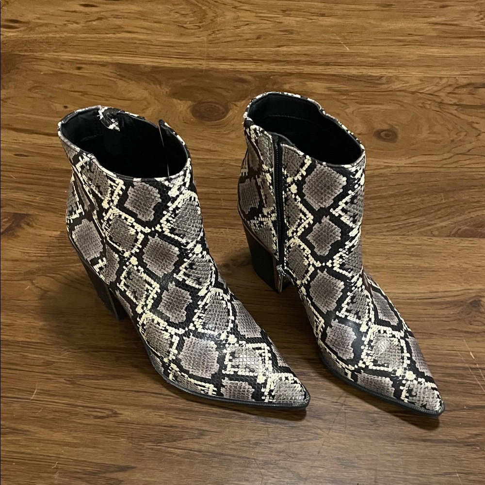 Circus by Sam Edelman snakeskin boots, size 7, excellent condition